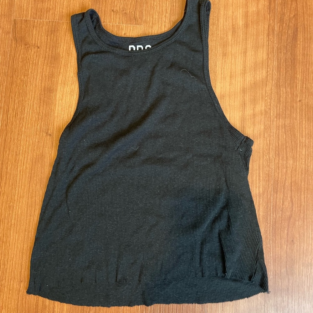 Black ribbed tank